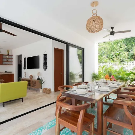 Casa Laura - - Private Townhome For 6 Guest - 3 Bedrooms - 5 Beds- Restaurant Walking Distance * Tulum