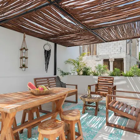 Casa Laura - - Private Townhome For 6 Guest - 3 Bedrooms - 5 Beds- Restaurant Walking Distance * Tulum