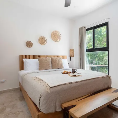 Casa Laura - - Private Townhome For 6 Guest - 3 Bedrooms - 5 Beds- Restaurant Walking Distance * Tulum