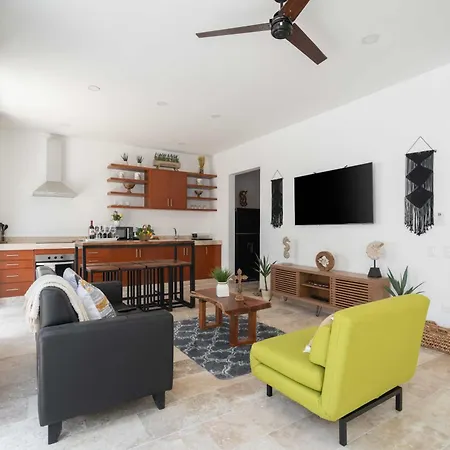 Casa Laura - - Private Townhome For 6 Guest - 3 Bedrooms - 5 Beds- Restaurant Walking Distance * Tulum