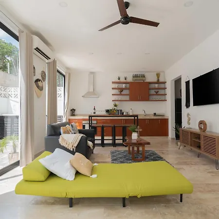 Casa Laura - - Private Townhome For 6 Guest - 3 Bedrooms - 5 Beds- Restaurant Walking Distance * Tulum
