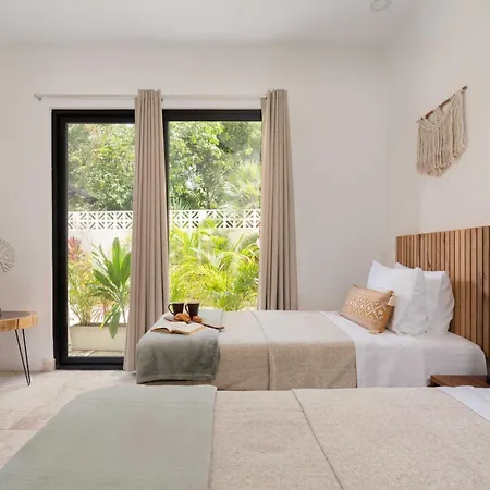 Casa Laura - - Private Townhome For 6 Guest - 3 Bedrooms - 5 Beds- Restaurant Walking Distance Tulum