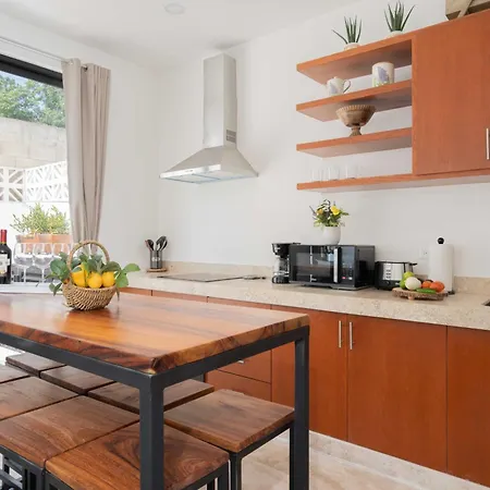 Casa Laura - - Private Townhome For 6 Guest - 3 Bedrooms - 5 Beds- Restaurant Walking Distance Apartamento Tulum