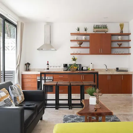 Apartamento Casa Laura - - Private Townhome For 6 Guest - 3 Bedrooms - 5 Beds- Restaurant Walking Distance