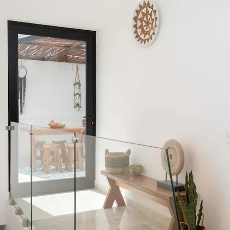 Casa Laura - - Private Townhome For 6 Guest - 3 Bedrooms - 5 Beds- Restaurant Walking Distance