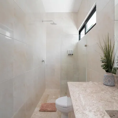 Casa Laura - - Private Townhome For 6 Guest - 3 Bedrooms - 5 Beds- Restaurant Walking Distance Apartamento Tulum