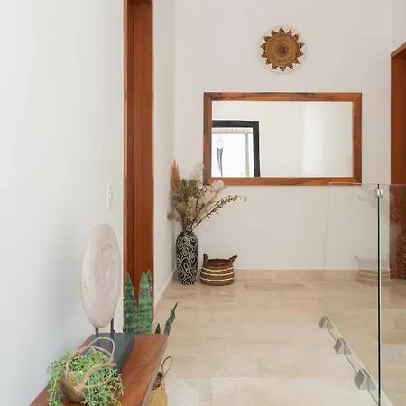 Casa Laura - - Private Townhome For 6 Guest - 3 Bedrooms - 5 Beds- Restaurant Walking Distance Tulum