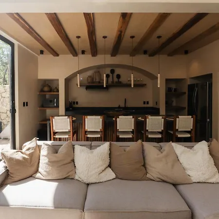 Luxe 6-br With Four Private Pools *