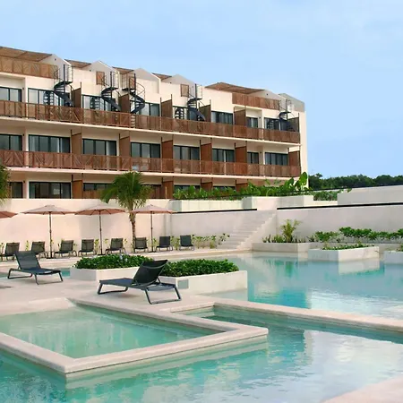 Wyndham Hotel 4*