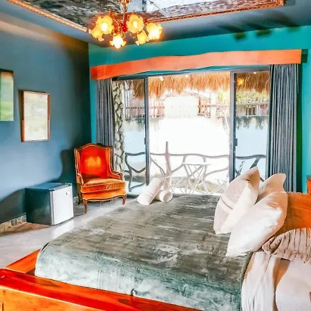 Apartment Hideaway With Rooftop Pool Bliss-king Bed