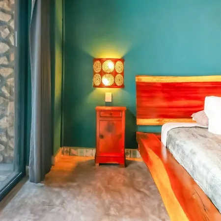 Hideaway With Rooftop Pool Bliss-king Bed
