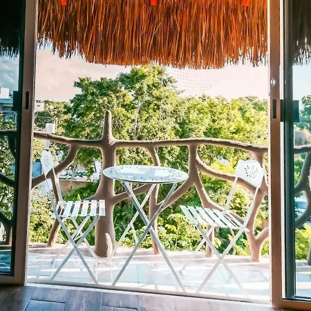 Poolside Studio-private Balcony-king Bed Apartment