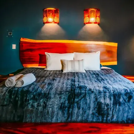 Poolside Studio-private Balcony-king Bed Apartment