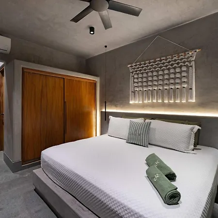 Jungle Mansion Rooftop Pool With Event Space Holiday home *