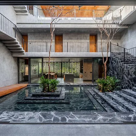 Jungle Mansion Rooftop Pool With Event Space Holiday home *