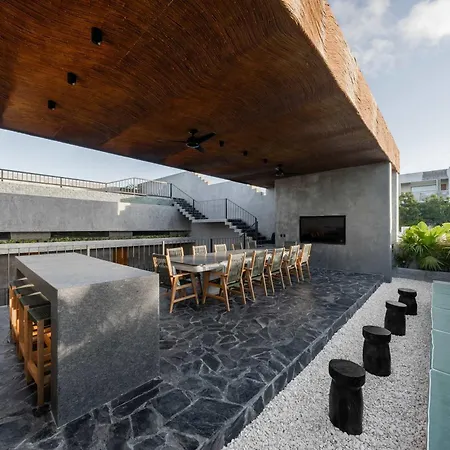 Holiday home Jungle Mansion Rooftop Pool With Event Space *