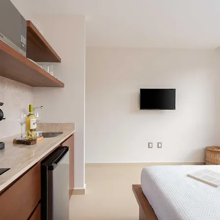 Phimai & Infinity Pool, Fast Wifi, Nespresso & Netflix Apartment *
