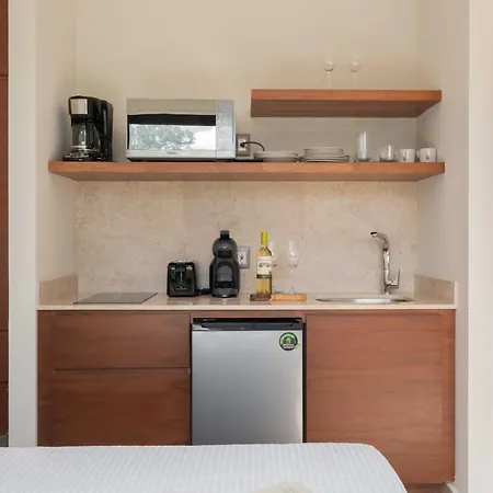 Phimai & Infinity Pool, Fast Wifi, Nespresso & Netflix Apartment