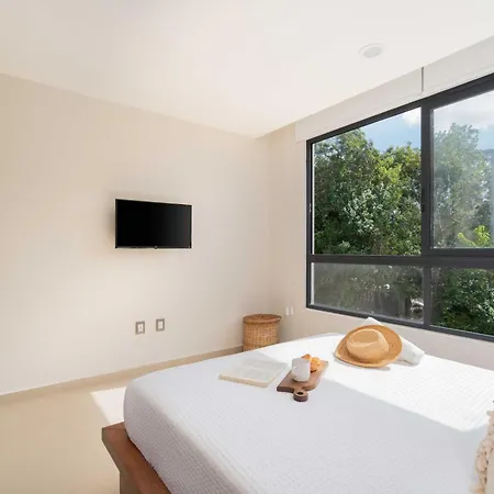 Phimai & Infinity Pool, Fast Wifi, Nespresso & Netflix