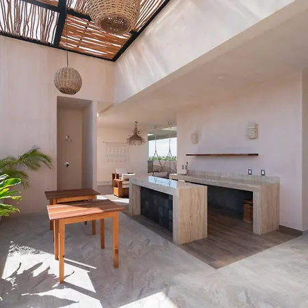 Phimai & Infinity Pool, Fast Wifi, Nespresso & Netflix Apartment *
