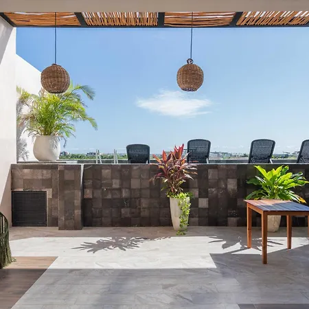 Phimai & Infinity Pool, Fast Wifi, Nespresso & Netflix Apartment