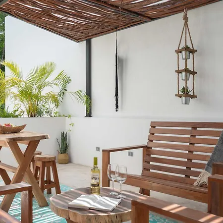 Casa Laura - - Private Townhome For 6 Guest - 3 Bedrooms - 5 Beds- Restaurant Walking Distance *