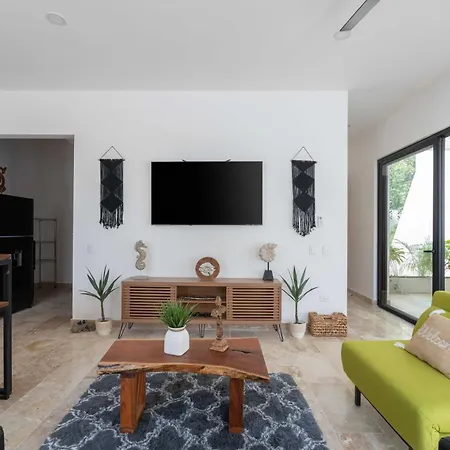 Casa Laura - - Private Townhome For 6 Guest - 3 Bedrooms - 5 Beds- Restaurant Walking Distance