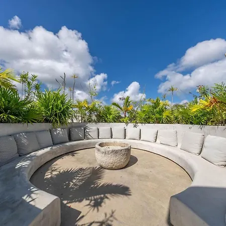 Jungle Chic King With Pool Holiday home