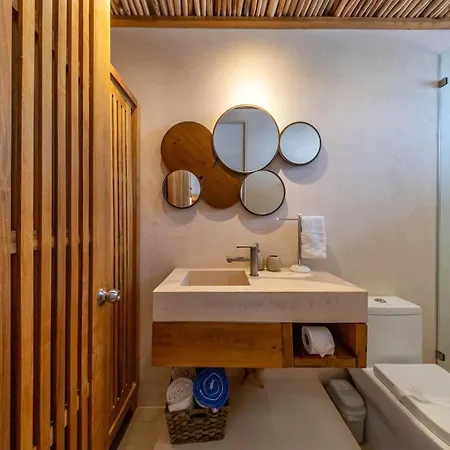 Jungle Chic King With Pool Holiday home