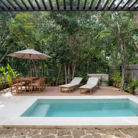Holiday home The Hibiscus House