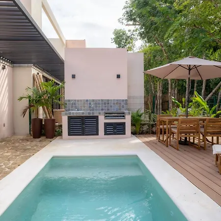 Holiday home The Hibiscus House