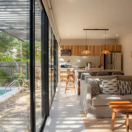 Holiday home The Hibiscus House *