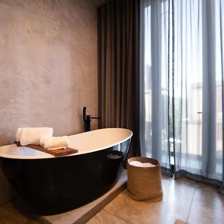 Spacious Luxury Villa, 3 Private Pools + Rooftop *