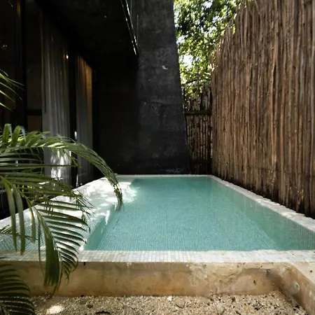 Spacious Luxury Villa, 3 Private Pools + Rooftop Villa