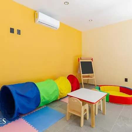Luminous 2 Bedroom With Roof Pool Close To Zone By Waves Management Holiday home Tulum