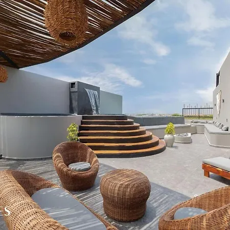 Luminous 2 Bedroom With Roof Pool Close To Zone By Waves Management Holiday home