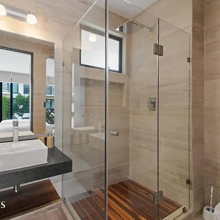 2 Bedroom With Spacious Loft Close From Zone *