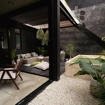 Design Luxury 12br Trio Villas, 6 Private Pools & 3 Rooftops, 32 Pax, Near *