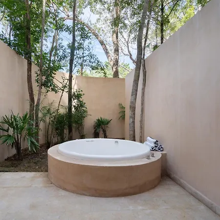 Apartment Escape To Nature, Pool, Jacuzzi, Gym & Yoga Space *