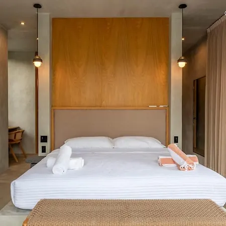 Brutalist 7br Masterpiece Design, Luxury Pool Holiday home *