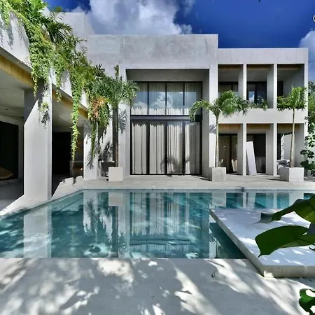 Brutalist 7br Masterpiece Design, Luxury Pool Holiday home