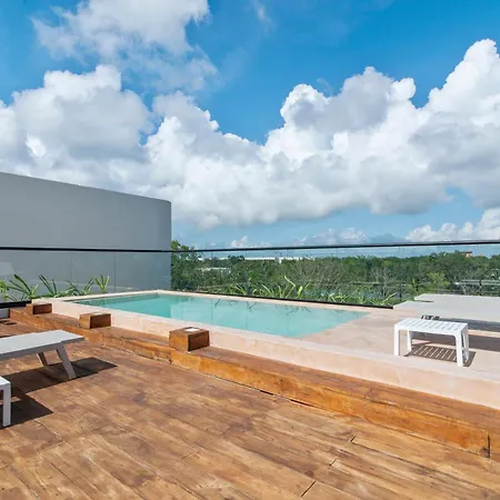 Private Garden Pool Access Near Jaguar Park Apartment *