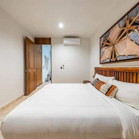 2 Bedroom With Direct Walk-out To Pool, Sauna, And Gym *