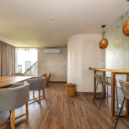 2 Bedroom With Direct Walk-out To Pool, Sauna, And Gym Apartment