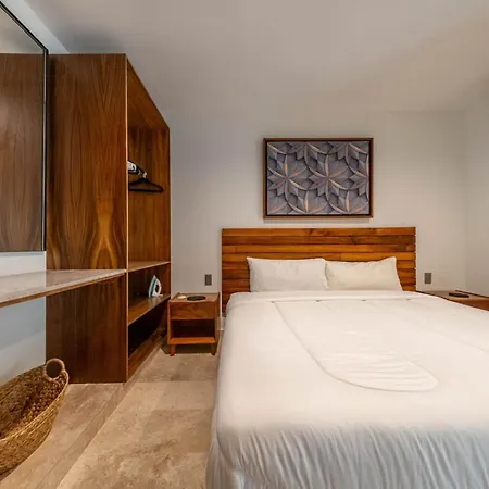 Apartment 2 Bedroom With Direct Walk-out To Pool, Sauna, And Gym
