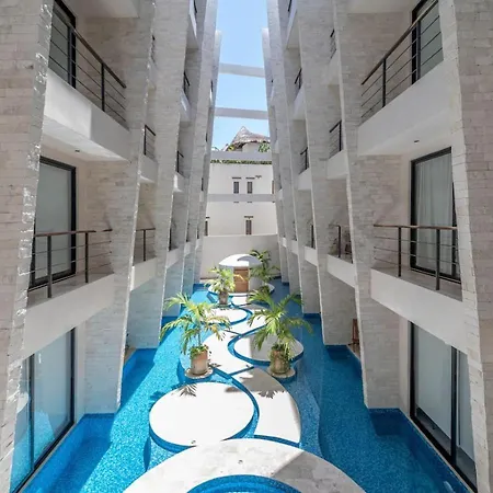 2 Bedroom With Direct Walk-out To Pool, Sauna, And Gym Apartment *