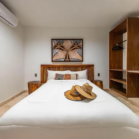 2 Bedroom With Direct Walk-out To Pool, Sauna, And Gym Apartment
