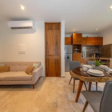 2 Bedroom With Direct Walk-out To Pool, Sauna, And Gym