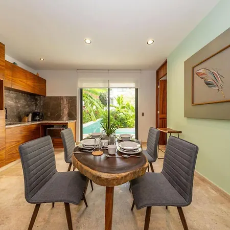 2 Bedroom With Direct Walk-out To Pool, Sauna, And Gym Apartment *
