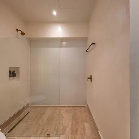 Lux 2br With Rooftop Pool And Close To